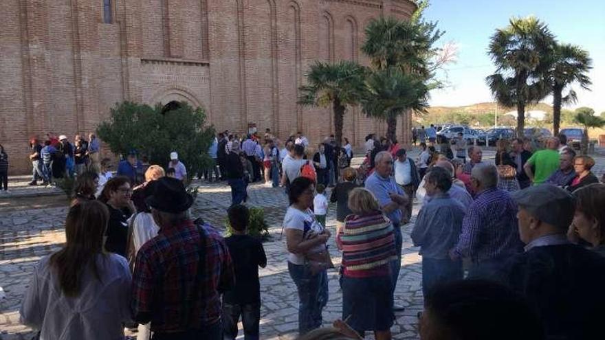 Cientos de toresanos se congregan para celebrar las vísperas del patrón de la ciudad