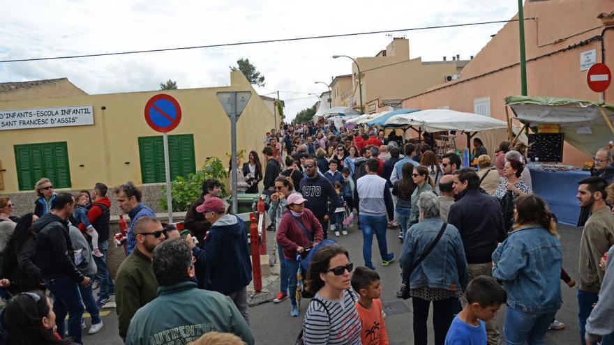 El llonguet desafía a la meteorología y se echa a la calle