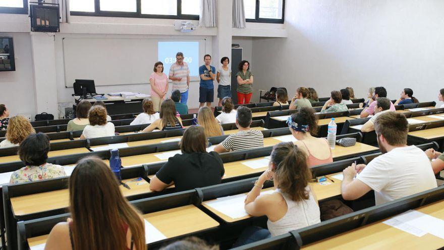 Aspirantes a funcionario durante una jornada de oposiciones