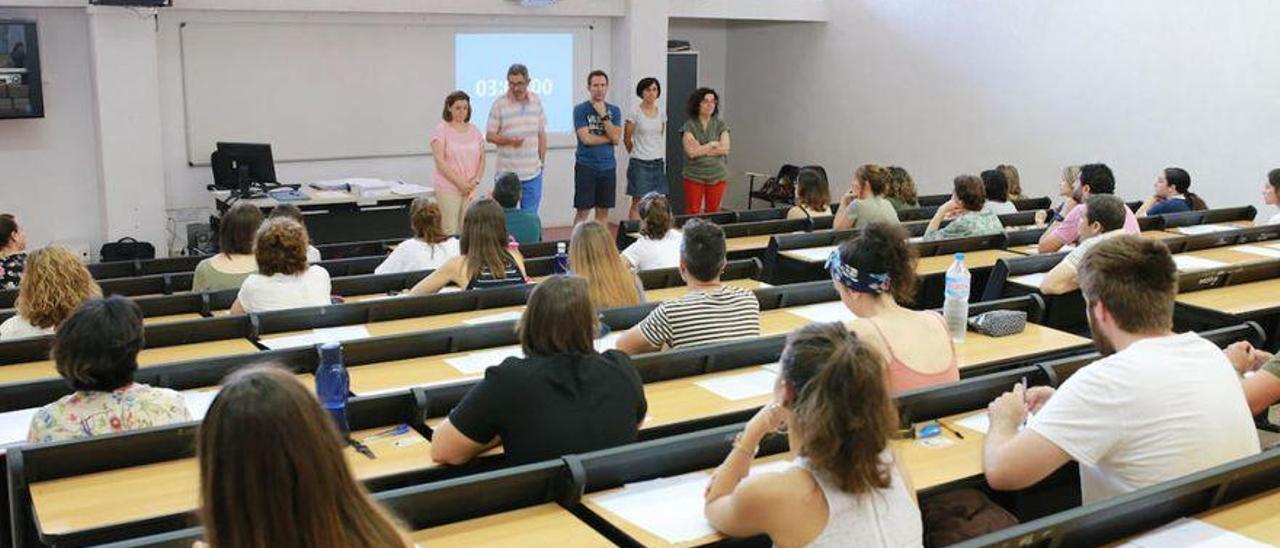 Aspirantes a funcionario durante una jornada de oposiciones