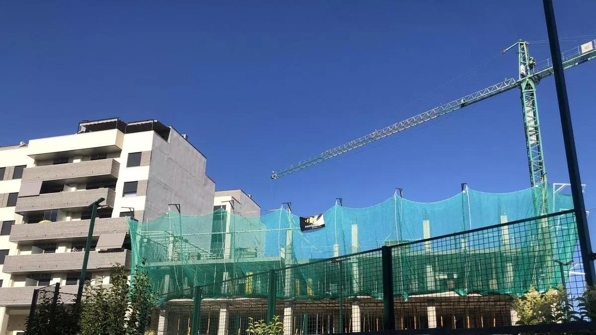 Obras en el Residencial Siete Condes, que ofrece 55 viviendas junto a Nuevo Cáceres.