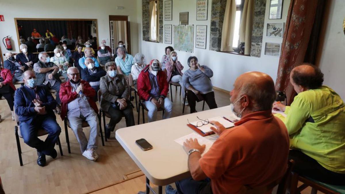 Asamblea vecinal en Santurio. | Juan Plaza