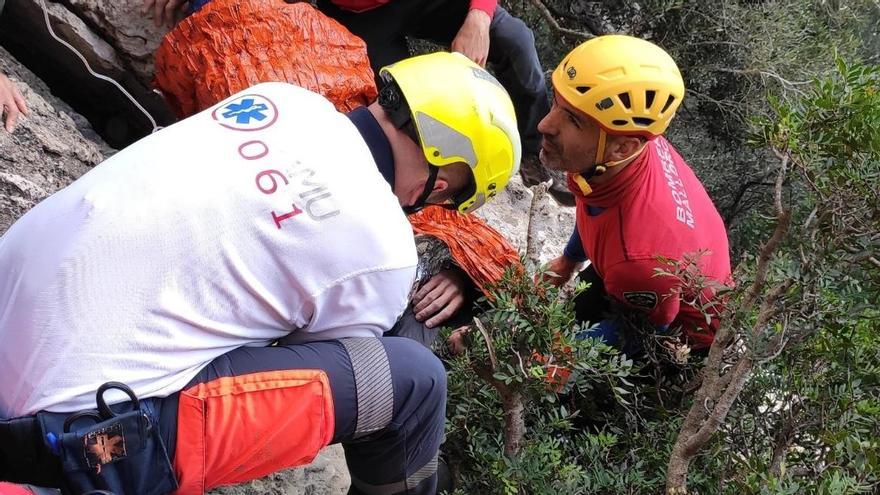 Rescatan en helicóptero a un bombero herido mientras practicaba escalada en Caimari, en Mallorca