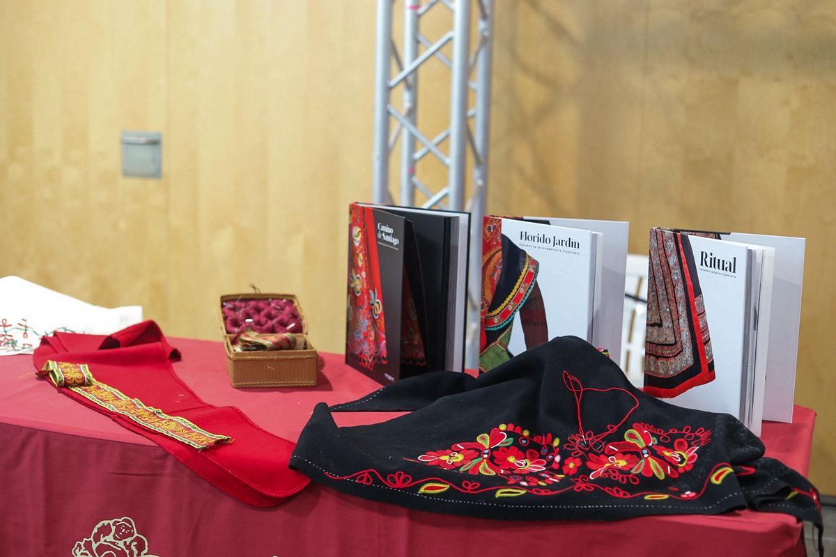 Foro de artesanos para la indumentaria tradicional