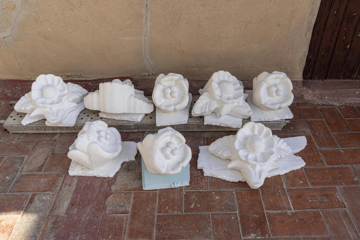 Elements florals a punt per col·locar