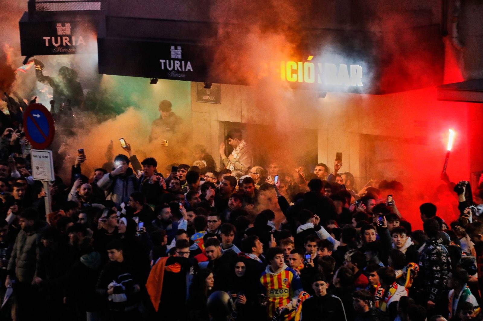 Así ha recibido la afición che al Valencia CF antes del partido contra el Athletic Club