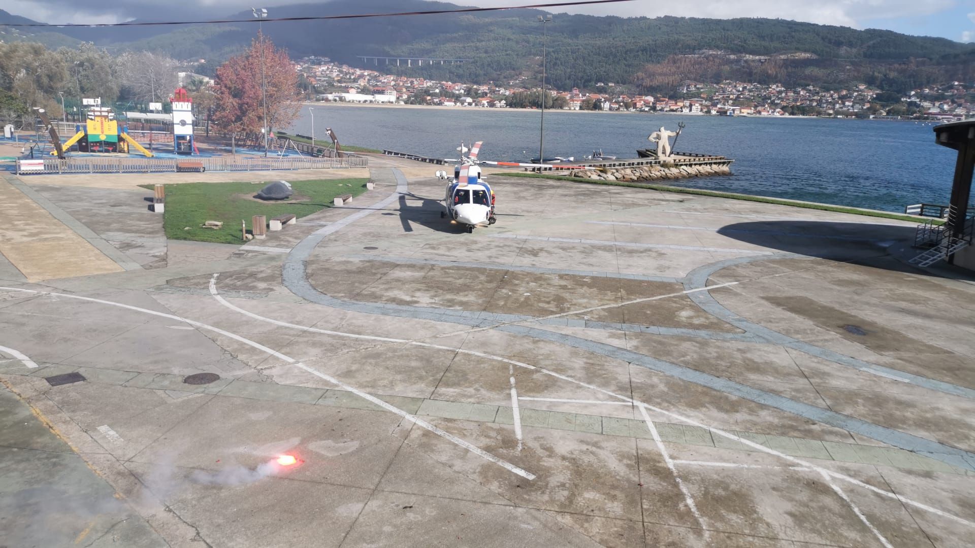 Escenas del simulacro de rescate frente a Moaña.