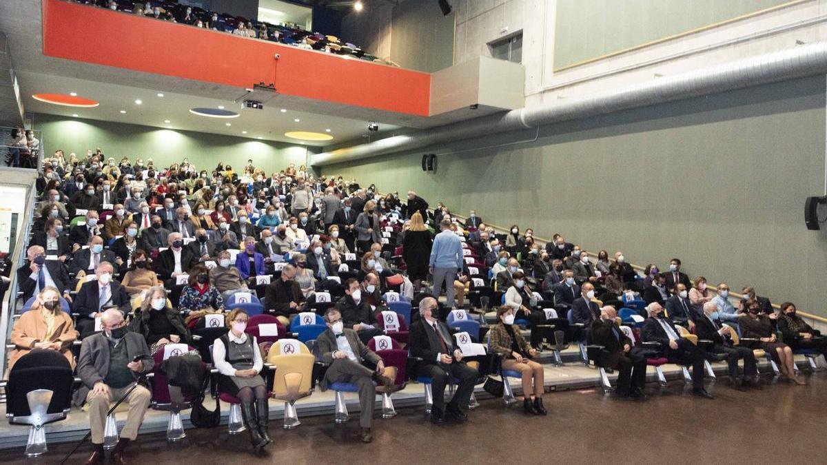 Asistentes al acto de reconocimiento esta mañana en la Universidad de Murcia.