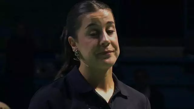 Huelva rinde homenaje a Carolina Marín y retira su camiseta en el Palacio de Deportes