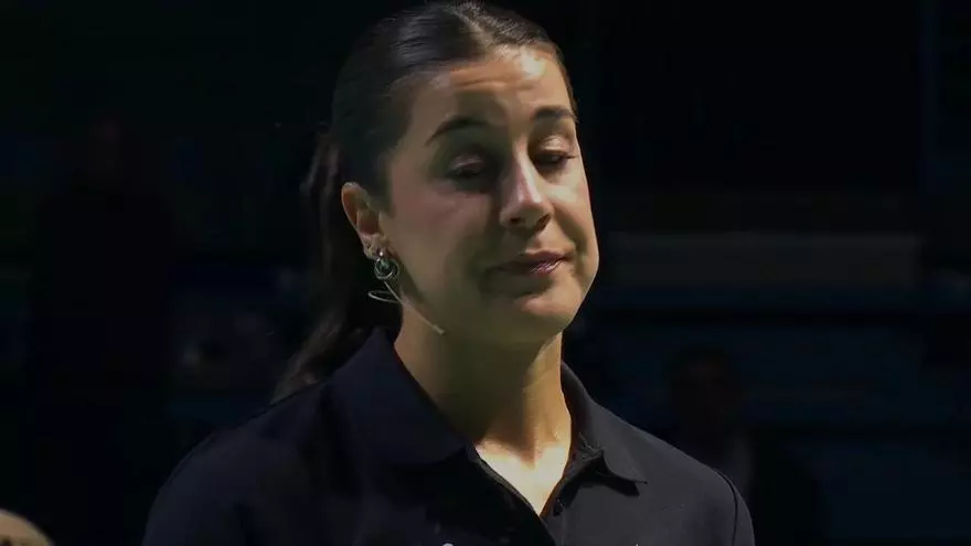 Huelva rinde homenaje a Carolina Marín y retira su camiseta en el Palacio de Deportes