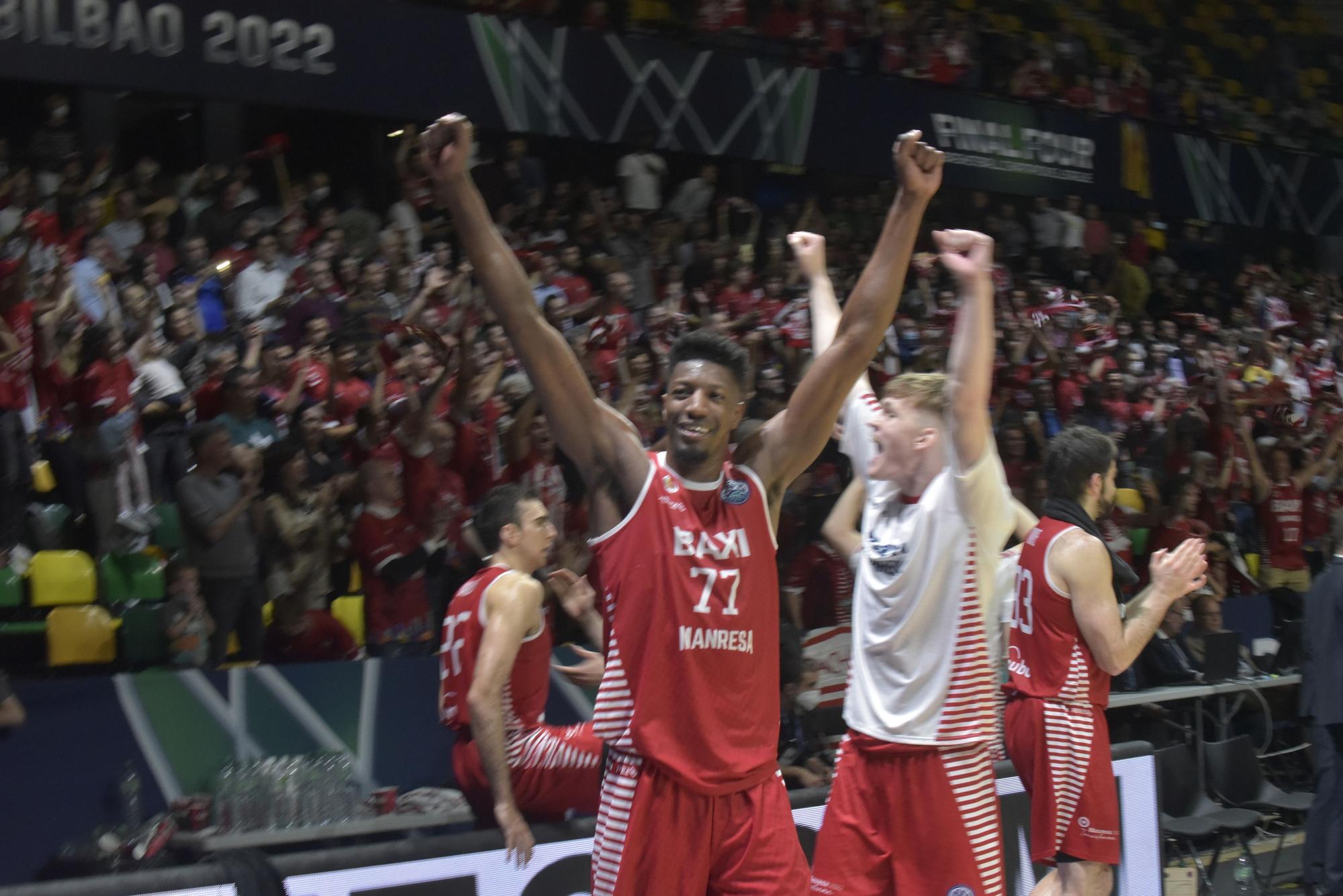 Una afició bolcada dona el seu escalf al Baxi Manresa en la semifinal de la Basketball Champions League