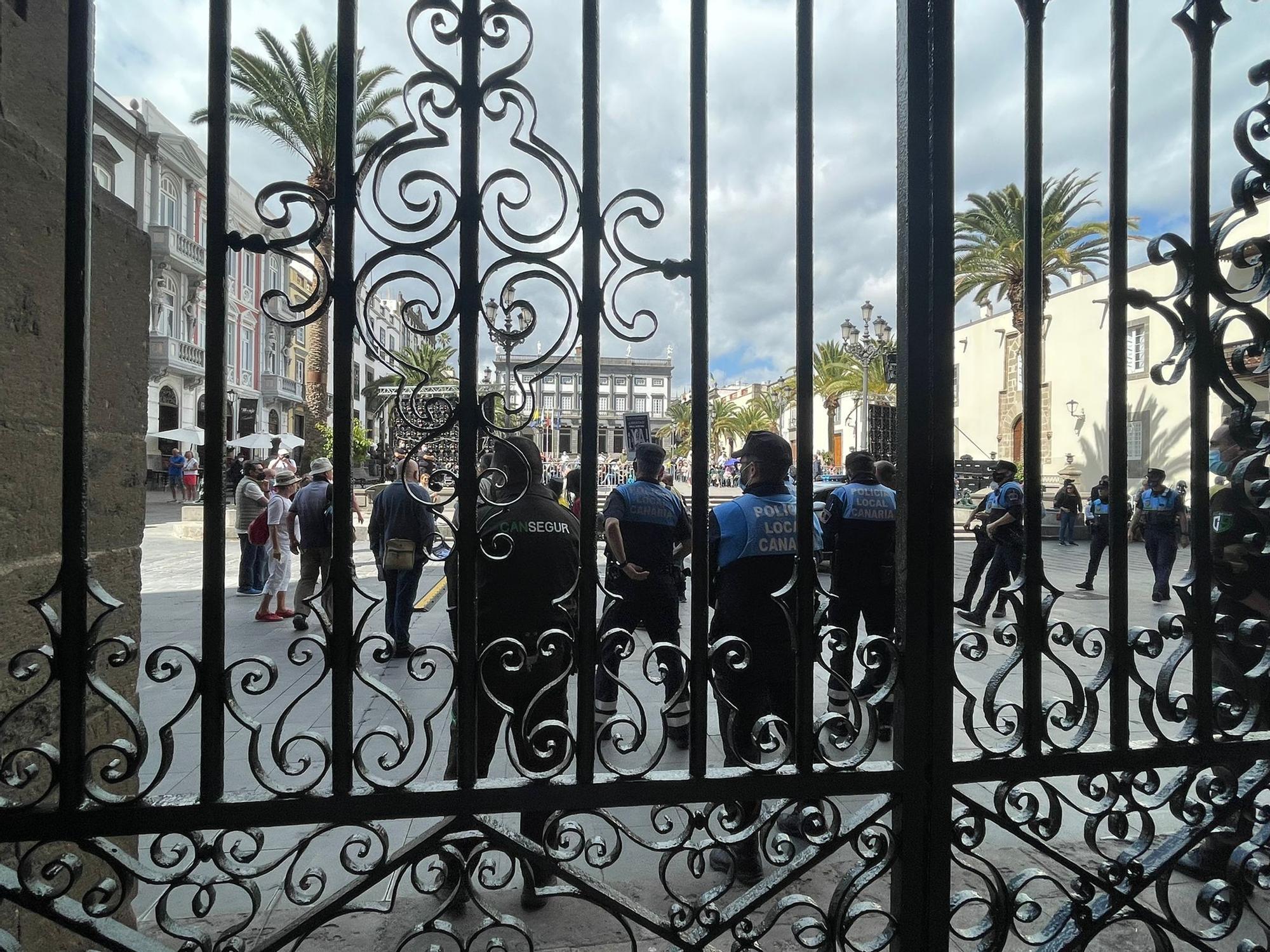 Seguidores del padre Báez piden en Santa Ana la libertad para el sacerdote a grito de "fariseos"