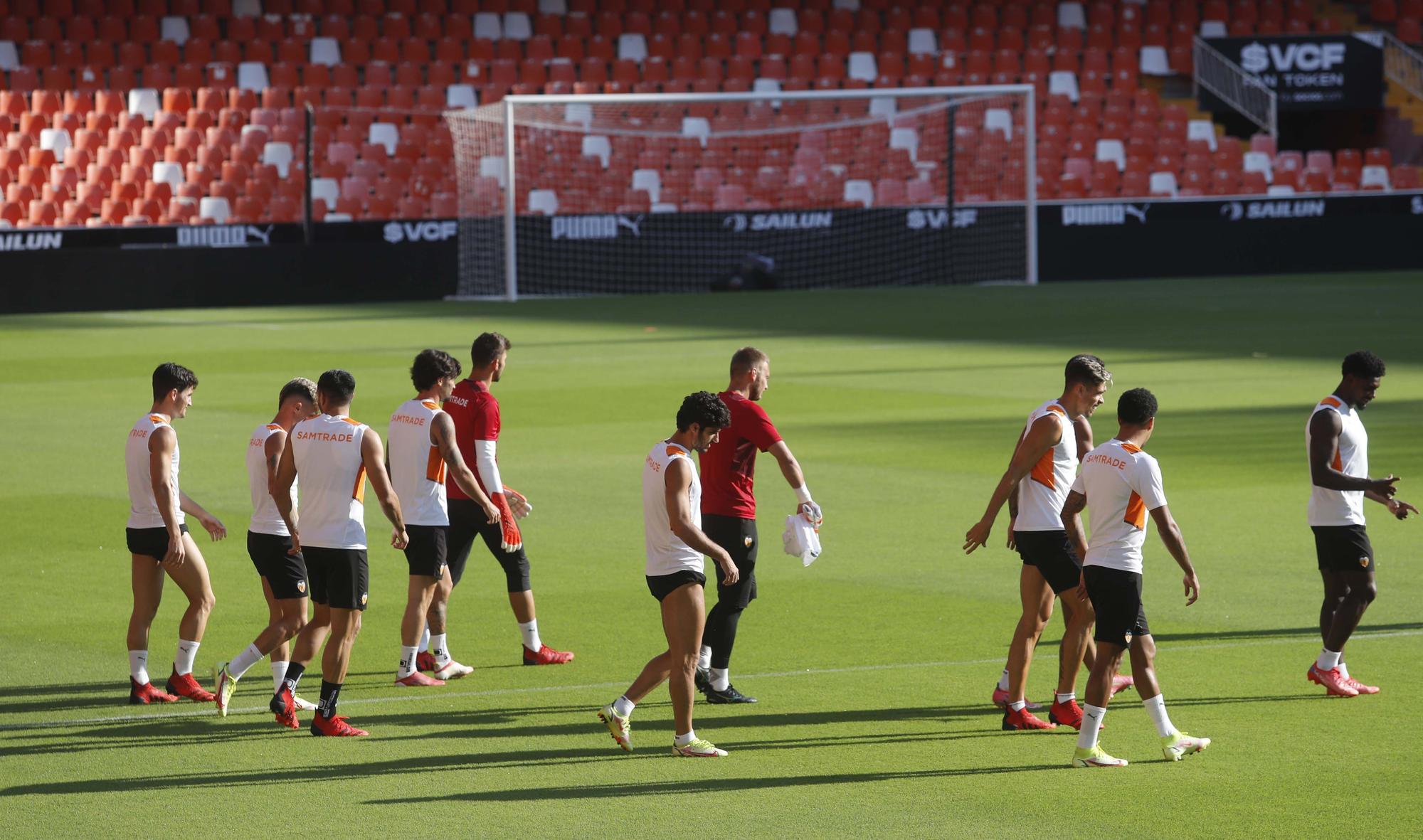 El Valencia CF prepara el partido frente al Real Madrid en Mestalla