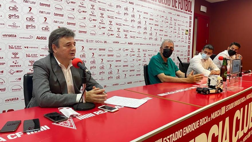 Agustín Ramos, en primer término, en la rueda de prensa junto a Tornel
