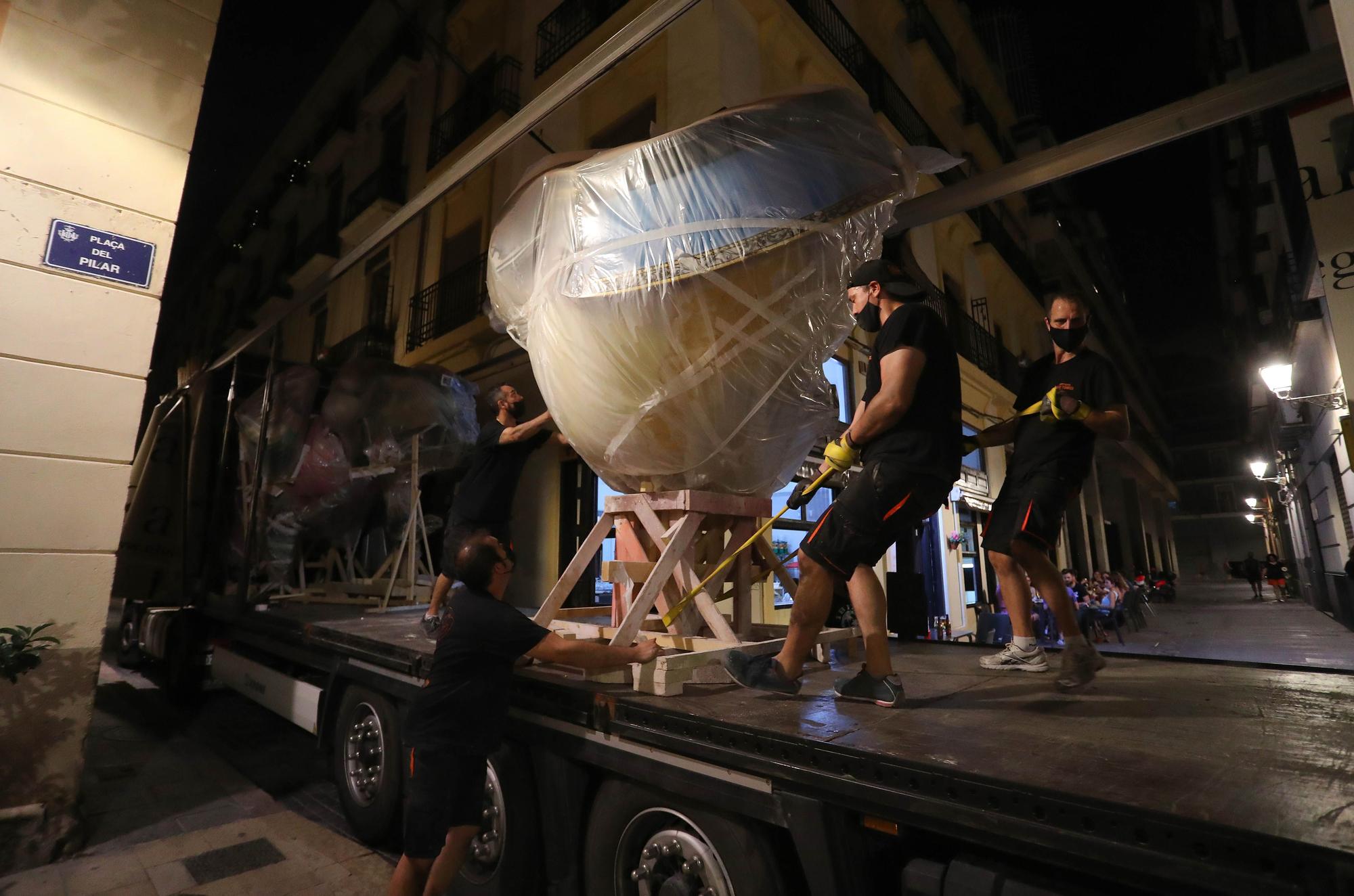 Plantà 2021. Impresionante entrada de la falla del PIlar por la calle Maldonado