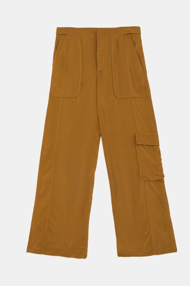 Pantalón cargo color tostado de Zara
