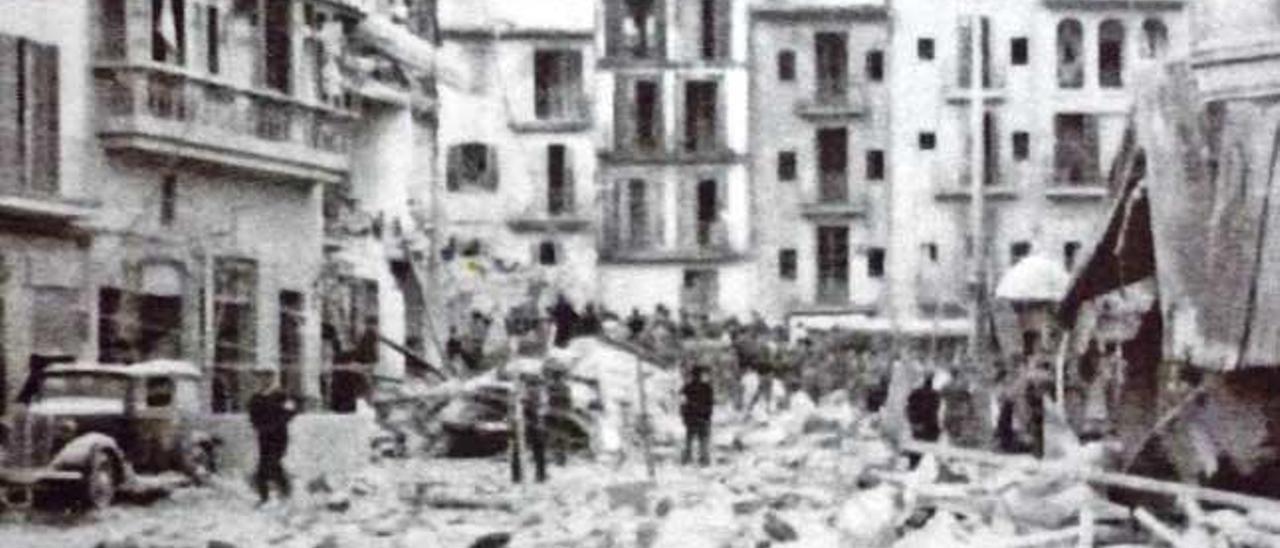 La Porta de Sant Antoni tras los bombardeos de 1937, en plena Guerra Civil.