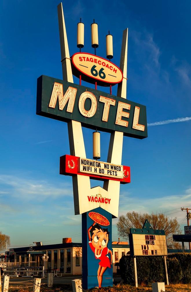 Ruta 66 Classic Americana Historic Stagecoach 66 Motel Neon Sign