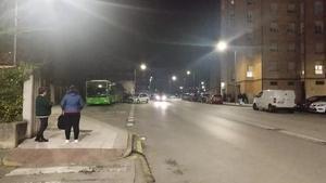 La zona del accidente, con los agentes al fondo.