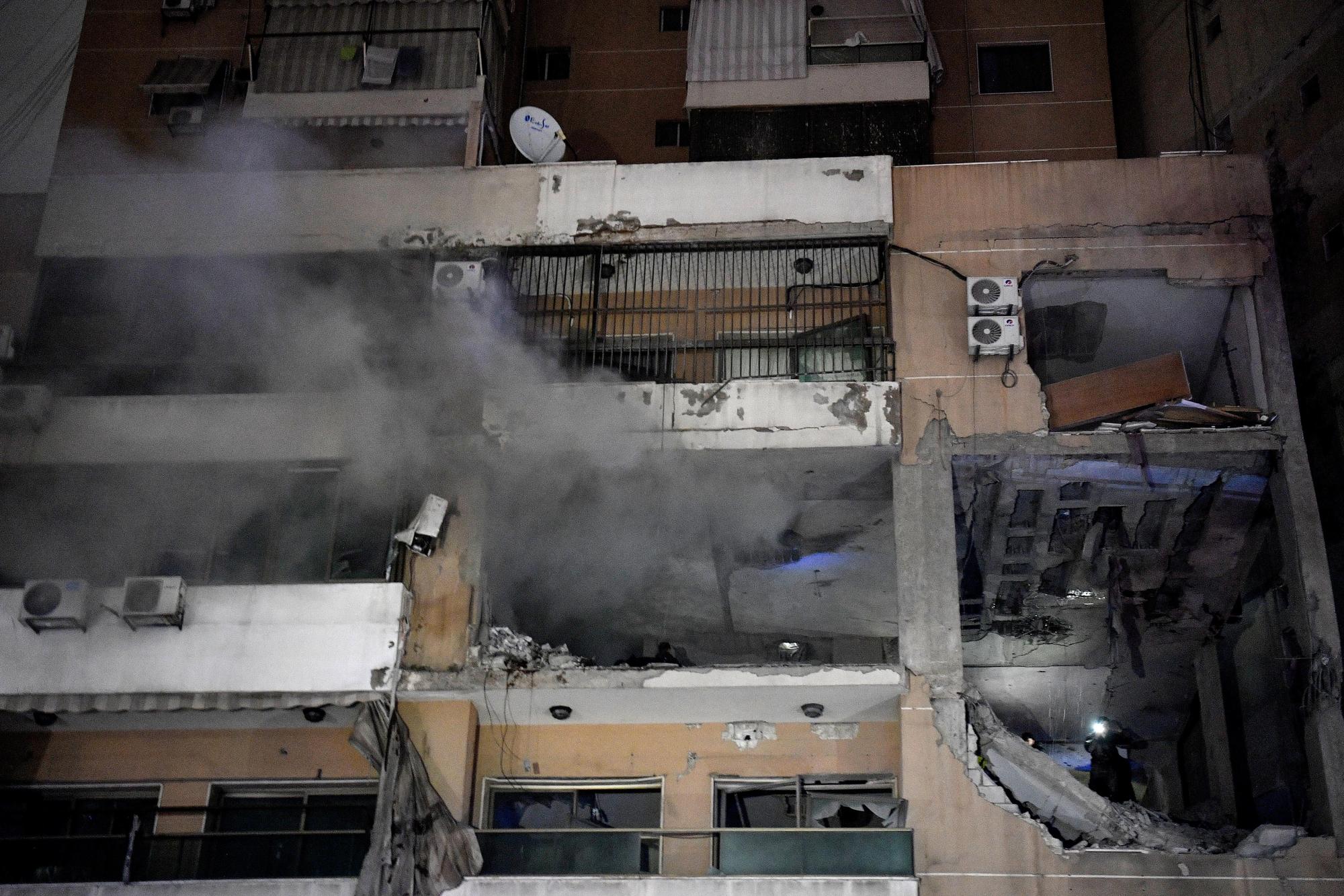 Restos del edificio atacado por Israel en el que se encontraba Saleh al Arouri.