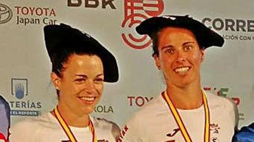 Laura Pedruelo y Eva Barrios, en el podio de Bilbao.