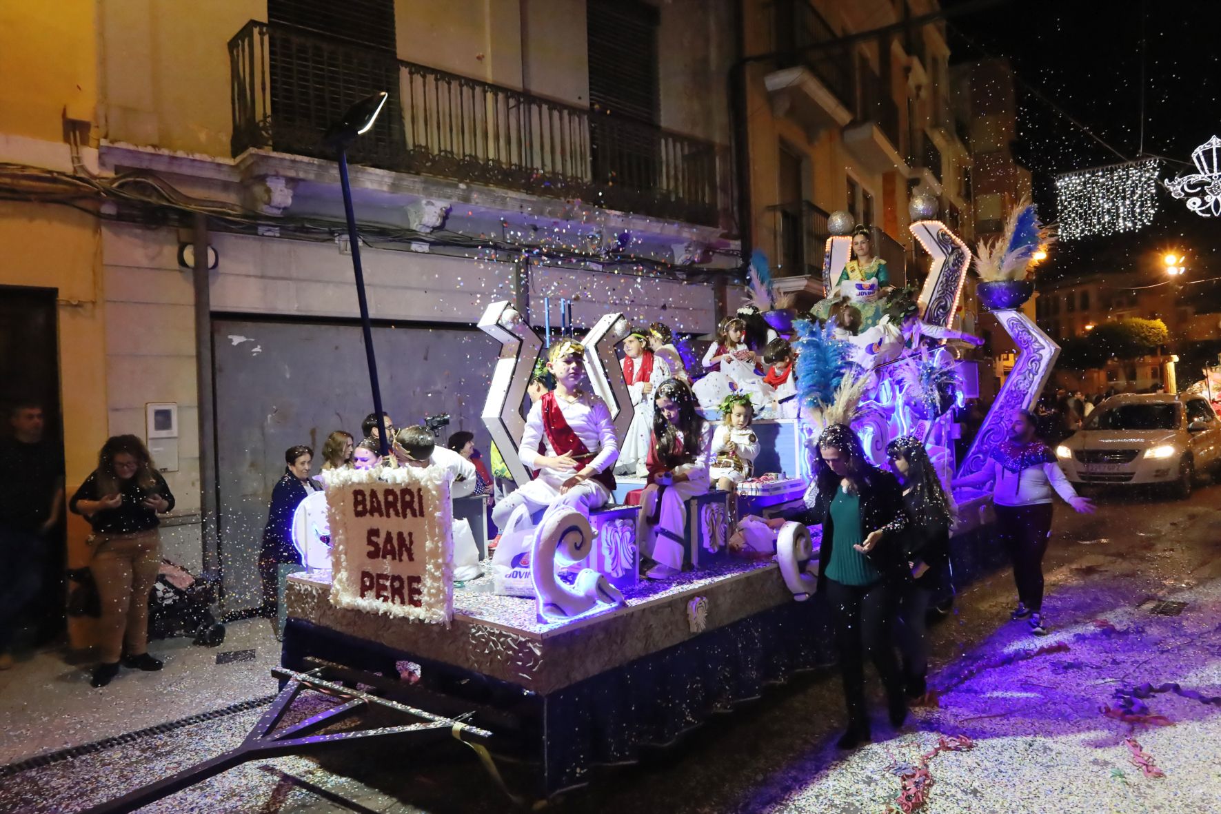 Todas las fotos del colorido desfile de carrozas de la Fira d'Onda