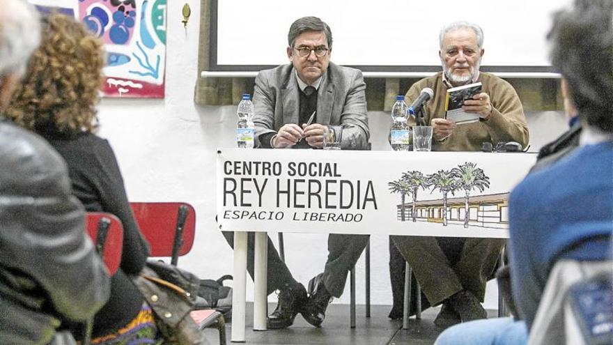 Anguita, en la presentacion de &#039;el capitalismo en crisis&#039;