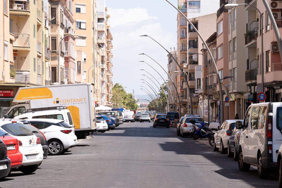 Vista general de la nueva calle, a falta de la plantación del nuevo arbolado de la configuración del aparcamiento, que quedará reducido a 79 plazas