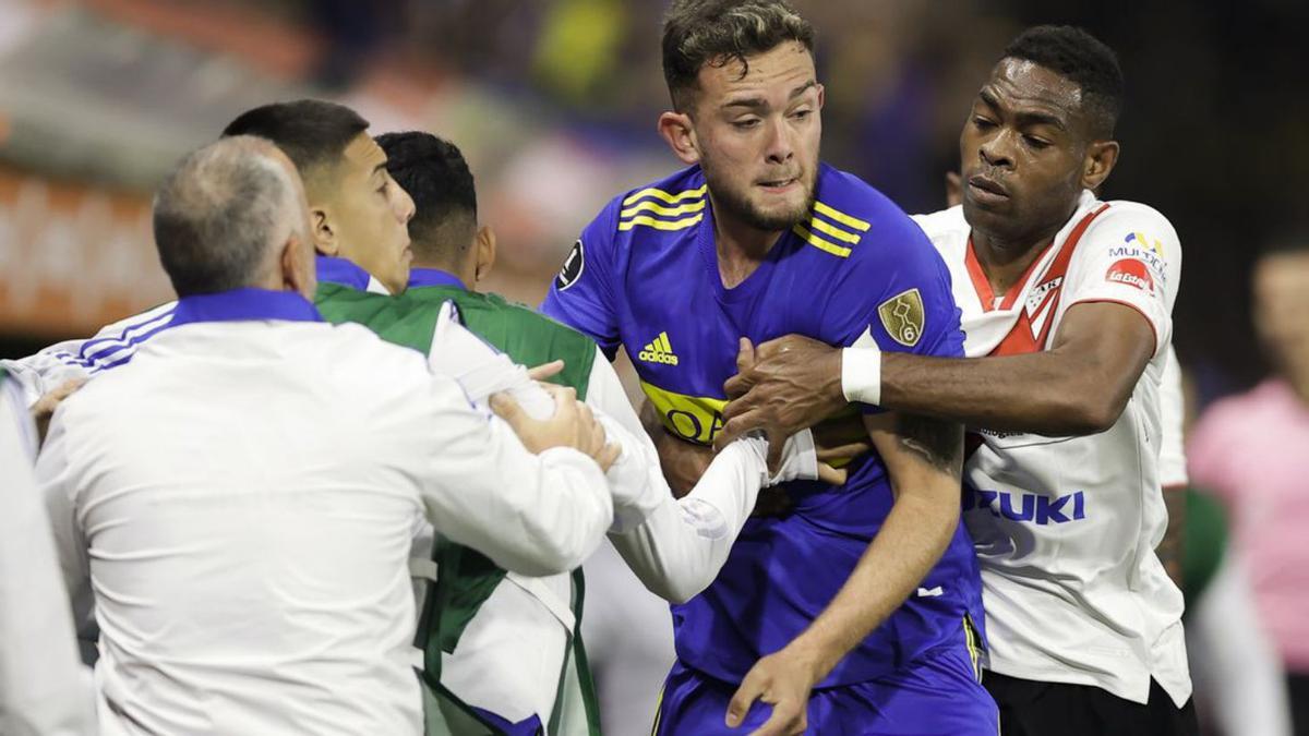 El fútbol, una de las formas humanas de enfrentamiento.