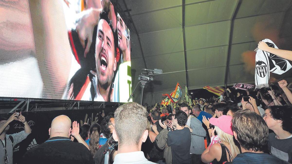 El Valencia CF desafía a Mediaset con la FAN ZONE de la final de Copa -  Superdeporte