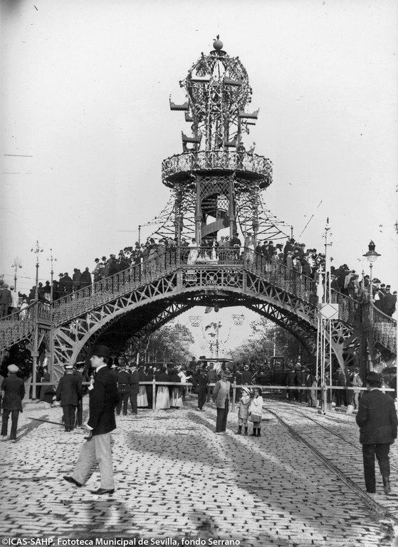 Pasarela en la calle San Fernando.1896