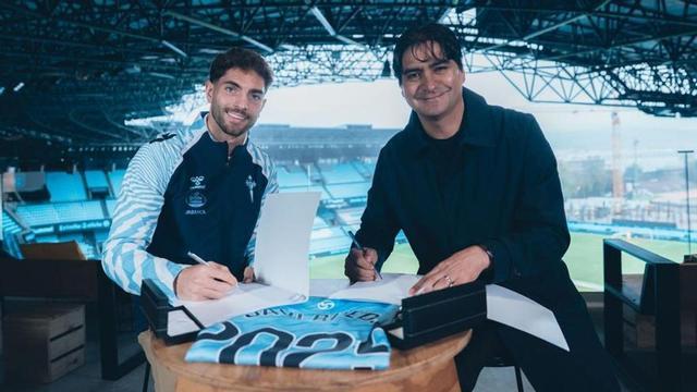 Javi Rueda y Marco 
Garcés firman
el nuevo contrato
del lateral
en Balaídos. 
|  RCCV