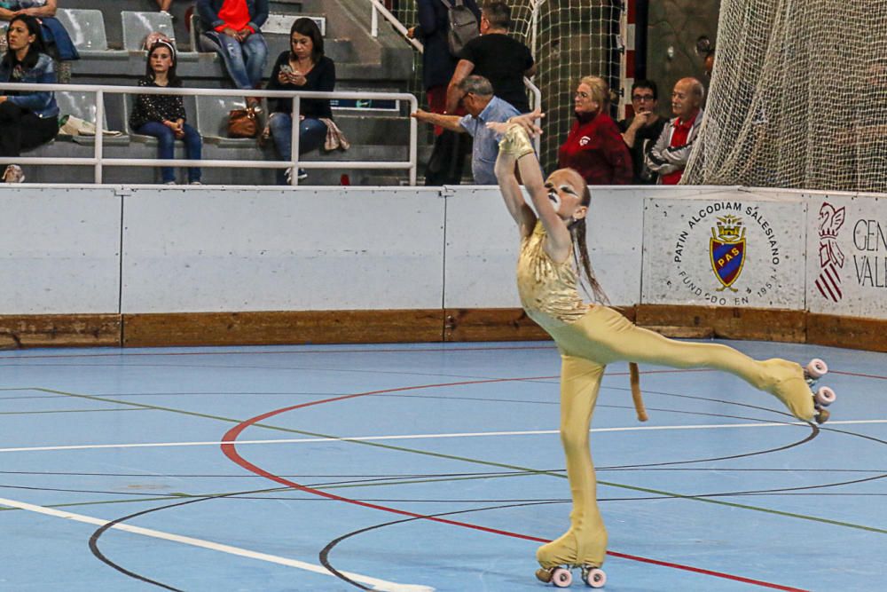 Las exhibiciones de gimnasia y patinaje acaparan la atención del público en la fiesta del deporte de Alcoy