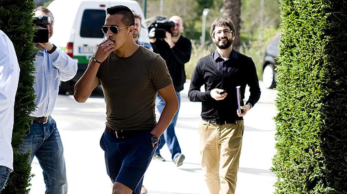 El davanter xilè revela que ha tingut ofertes per marxar del Barça.