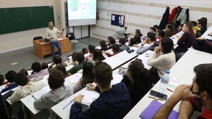 Casi 8.600 alumnos piden plaza en la UEx: 3.000 en Medicina y Enfermería