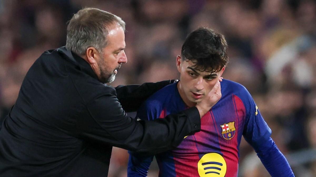 Cabizbajo, preocupado y cojeando: así salió Pedri del campo del Slavia