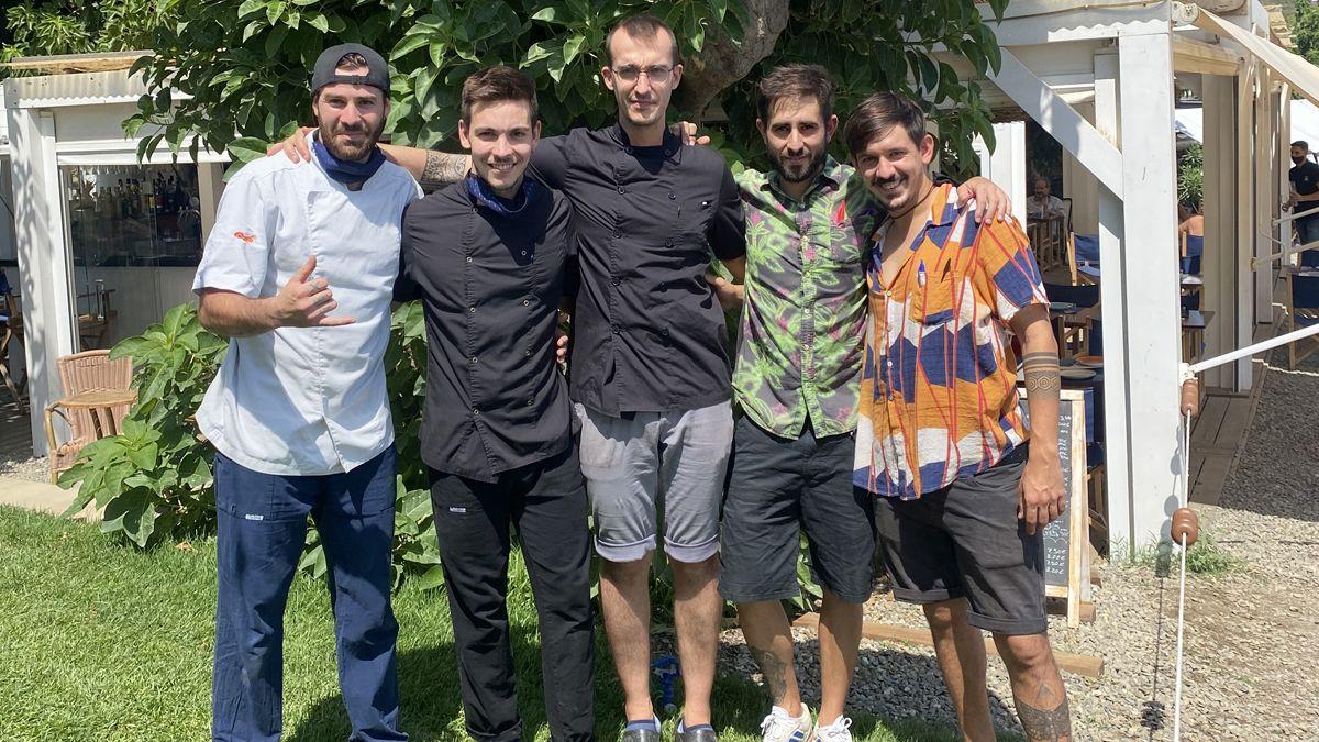 Senda, Guillem, Aniol, Edu y Joan Borràs, el equipo del Xiringuito La Sal (Cadaqués), que ganó el 'Joc de cartes' dedicado a esta localidad y a Roses, también en el Alt Empordà.