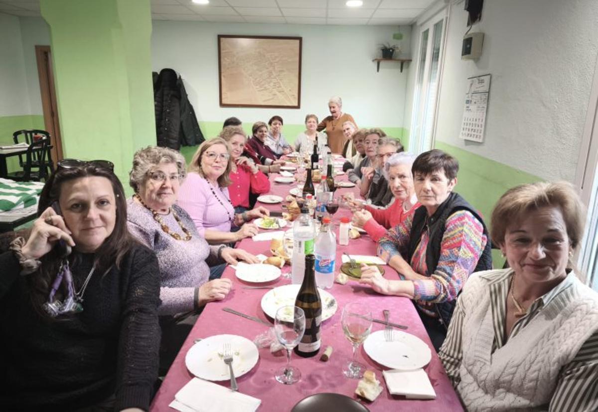 En Encinacorba disfrutaron de una agradable comida.
