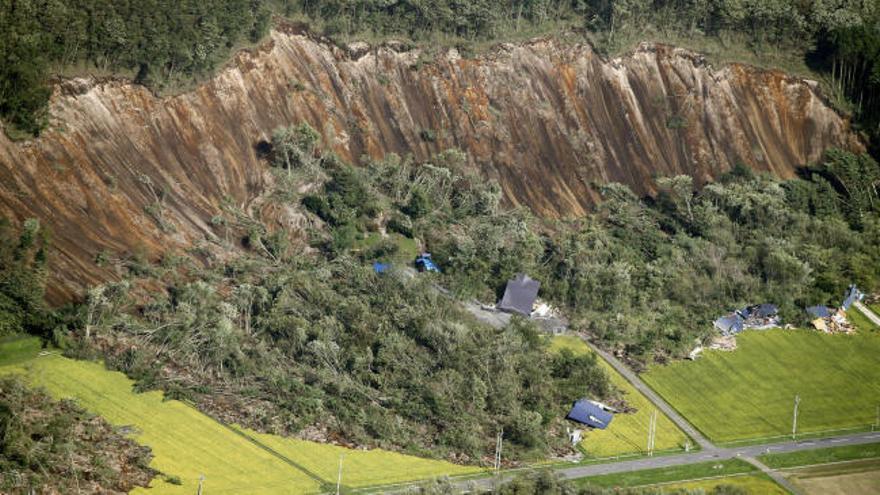 Un terremoto sacude Japón en pleno paso del tifón más devastador en 25 años