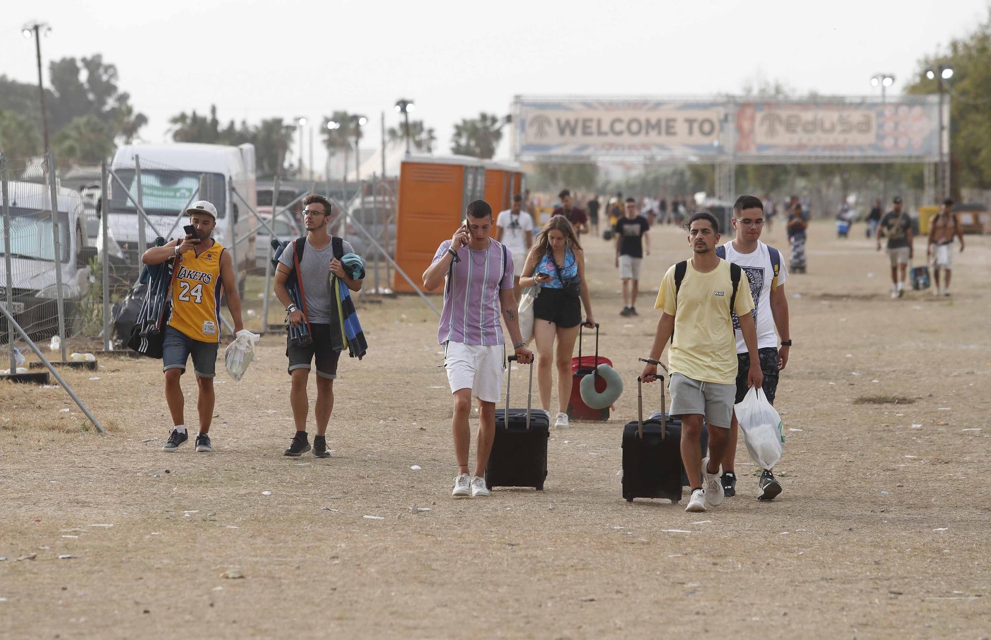 Los acampados en el Medusa comienzan a abandonar Cullera