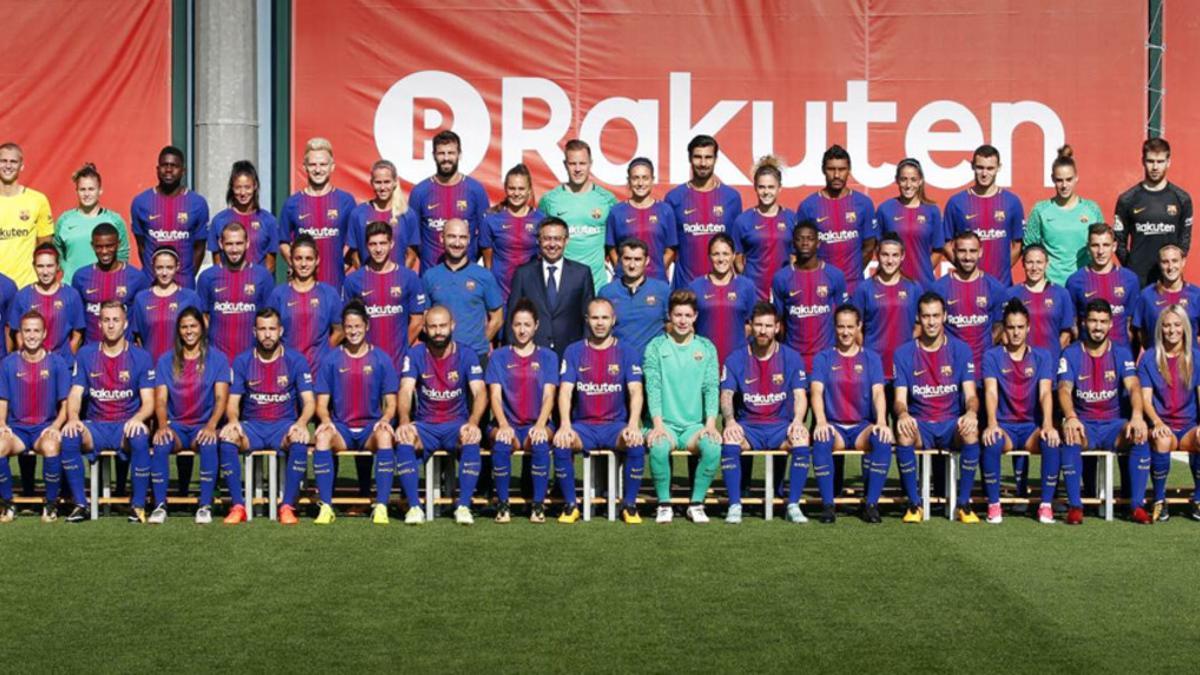 La foto oficial de las dos plantillas del primer equipo de FC Barcelona, masculino y femenino