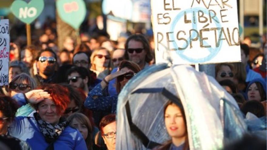 Multitudinaria marcha en Ibiza contra las prospecciones petrolíferas