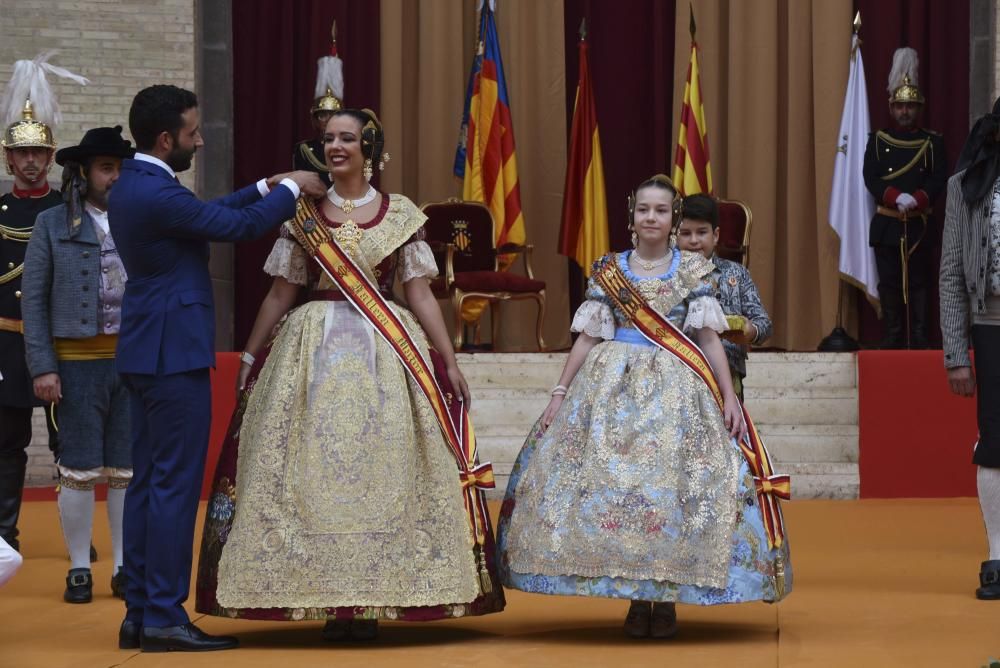 Exaltación de las Falleras Mayores de El Camp de Morvedre Sandra y Aitana.