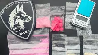 Sorprenden a dos narcos cuando vendían cocaína y tusi a tres jóvenes en un coche en un aparcamiento del Portitxol