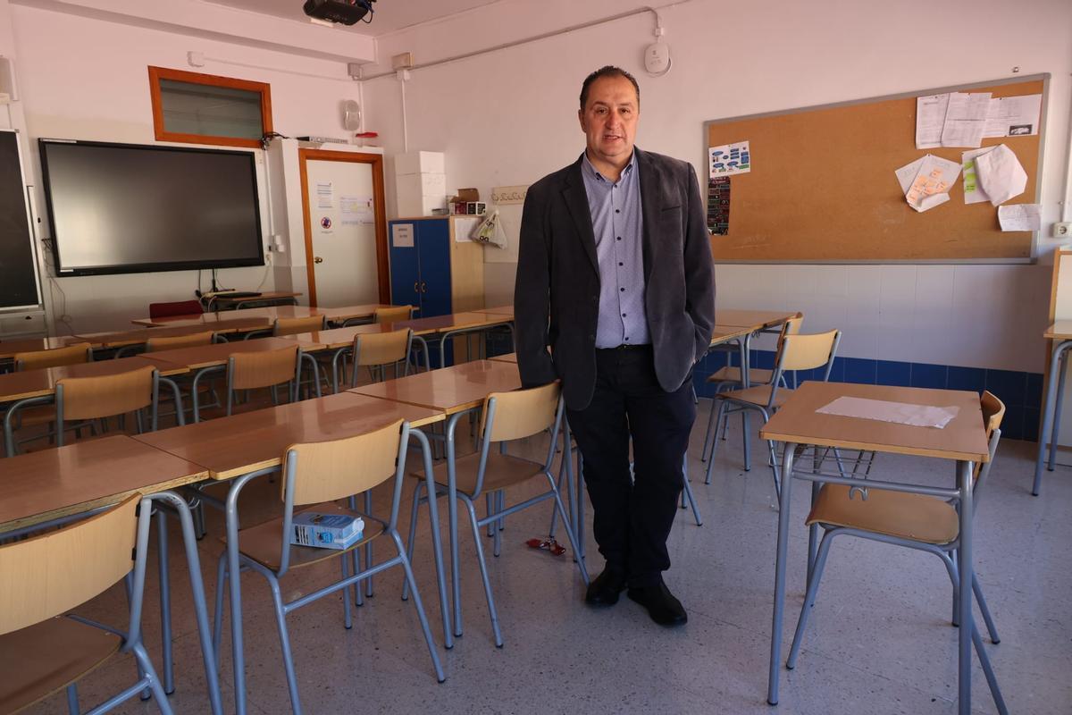El director del IES Pare Vitòria y presidente de la