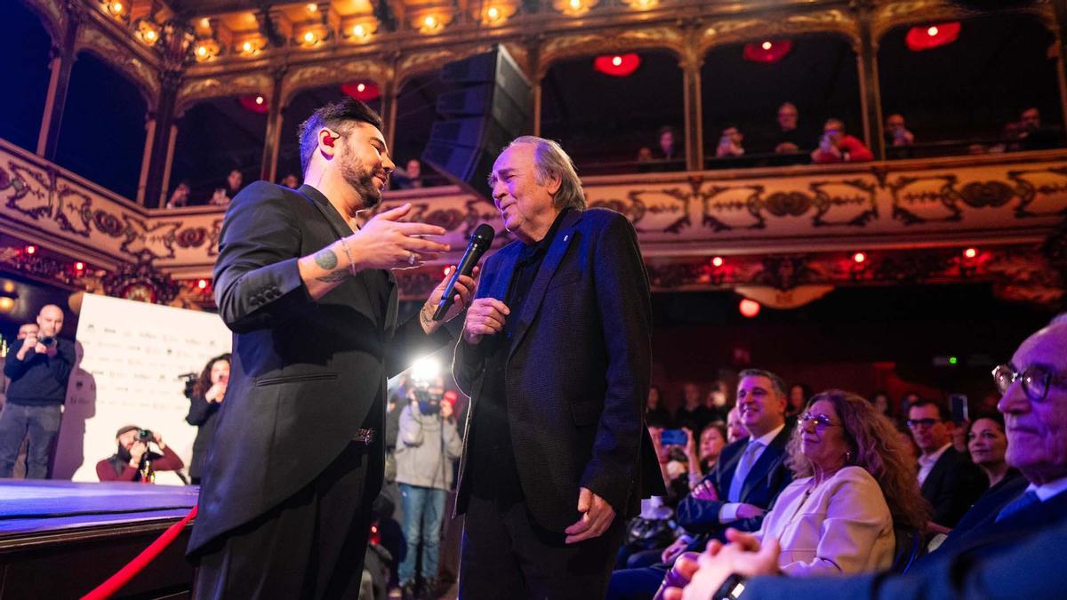 "Festas de Santa Eulália",  invitado de honor este año Joan Manuel Serrat que presentó Lolita Flores.