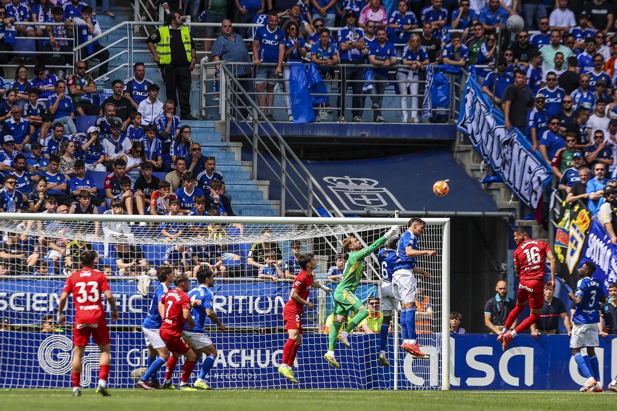 EN IMÁGENES: Ambientazo en la valiosa victoria del Oviedo contra el Zaragoza