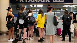 Nueve vuelos cancelados y retrasos en 215 en la novena jornada de huelga de Ryanair