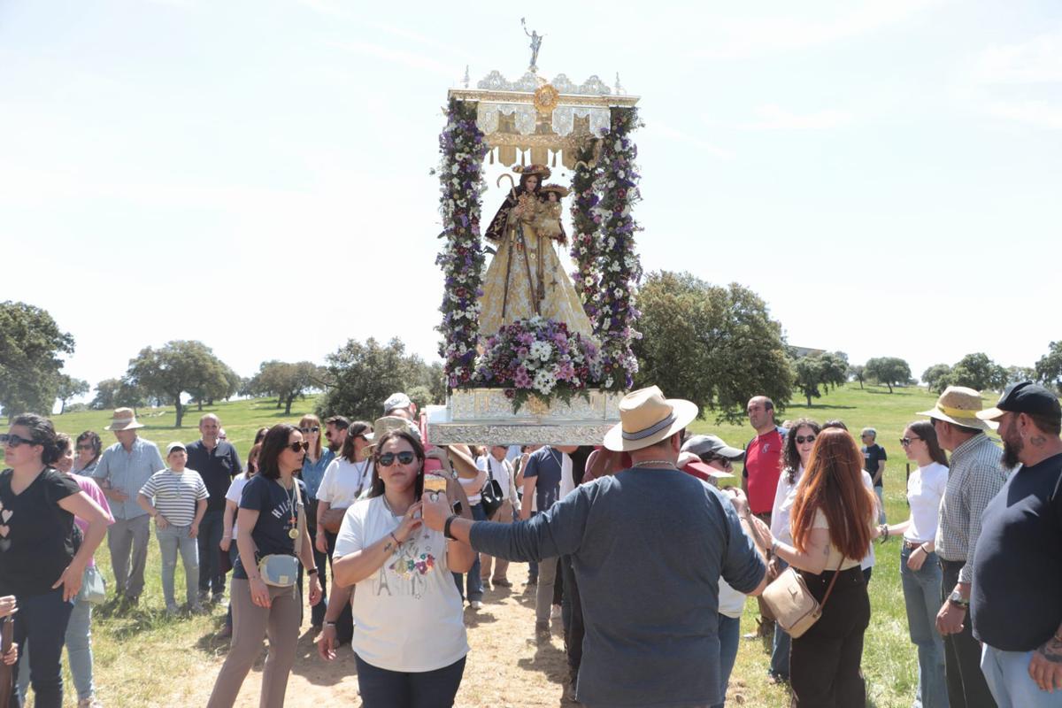Hinojosa celebra la romería de la Virgen de la Antigua Coronada