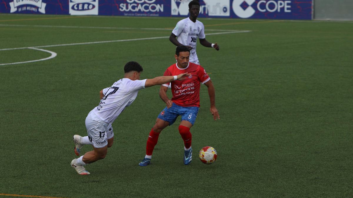 Las imágenes del derbi entre la Deportiva Minera y el Yeclano